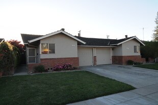 549-551 Hazel Dell Way in San Jose, CA - Building Photo