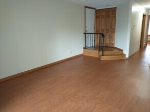 900 Surrey Dr in Schaumburg, IL - Building Photo - Building Photo