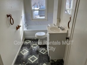 424 6th Ave NE in Valley City, ND - Building Photo - Building Photo