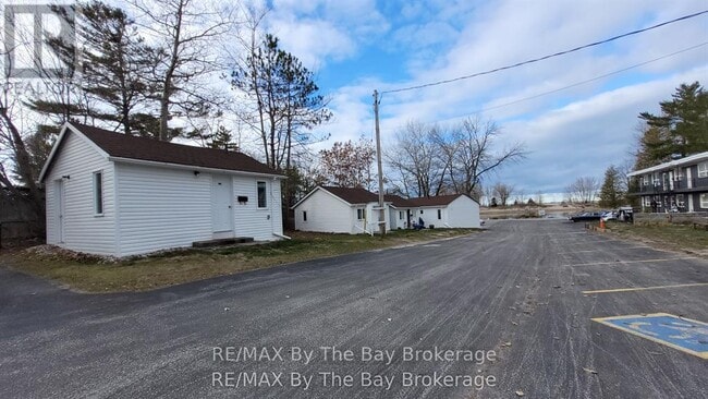 280 River Rd E in Wasaga Beach, ON - Building Photo - Building Photo
