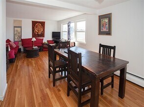 22 Murdock St, Unit 2 in Somerville, MA - Foto de edificio - Building Photo