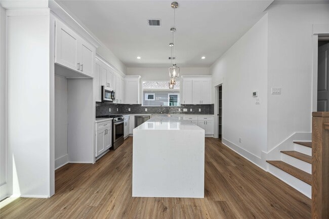 property at 1935 Knoll St