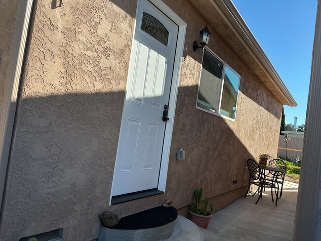 5109 Dubois Dr in San Diego, CA - Foto de edificio - Building Photo