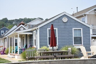 58 5th St in Highlands, NJ - Foto de edificio - Building Photo