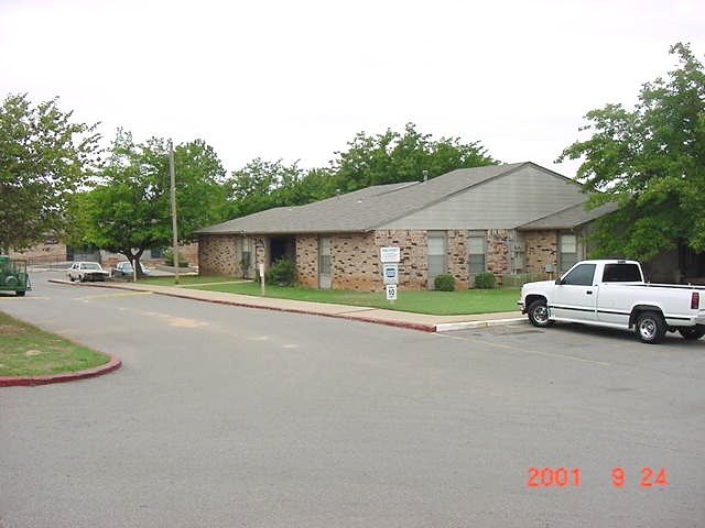 Woodcrest Apartments in Oklahoma City, OK - Building Photo - Building Photo