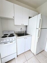 724 SW 7th Terrace in Hallandale Beach, FL - Building Photo - Building Photo