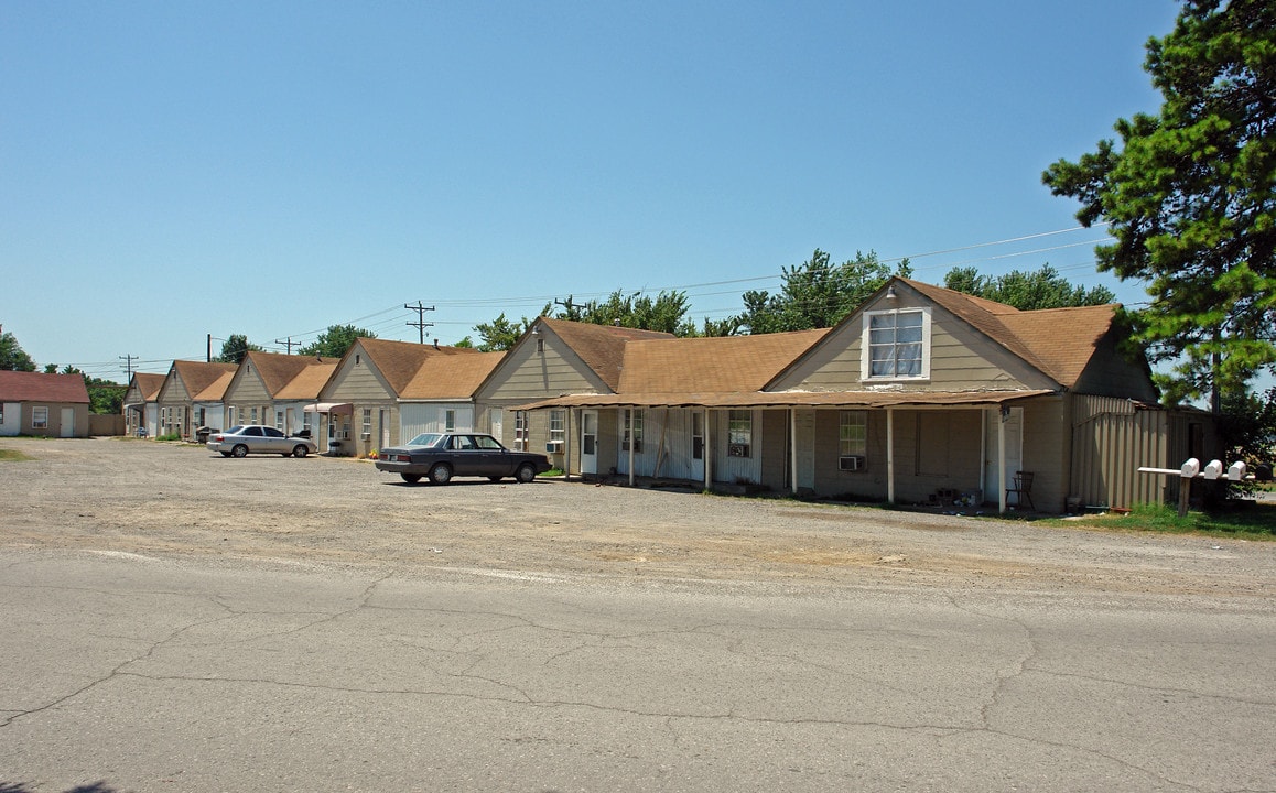 2701 S Cherokee Dr in Muskogee, OK - Building Photo