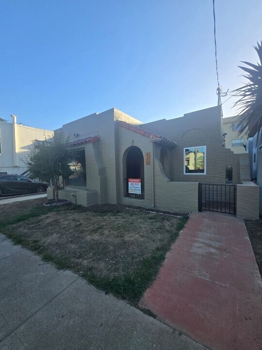 4175 Culver St in Oakland, CA - Building Photo
