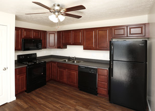 Burberry Place Apartments in Lafayette, IN - Building Photo - Interior Photo