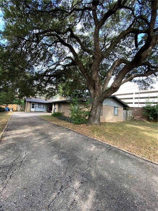 1707 Brittany Blvd in Austin, TX - Building Photo