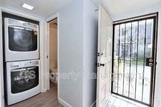 9 Derow Ct in Sacramento, CA - Building Photo - Building Photo
