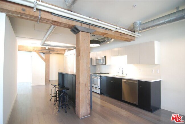 527 Molino St in Los Angeles, CA - Foto de edificio - Building Photo