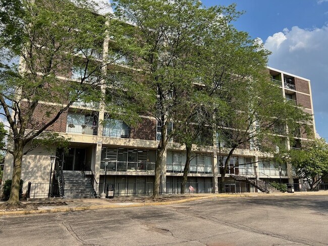 1043 S York Rd in Bensenville, IL - Building Photo - Building Photo