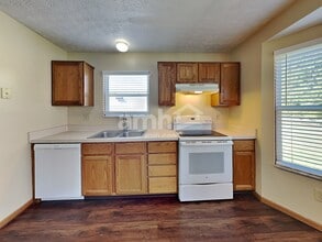 1960 Queens Meadow Ln in Grove City, OH - Foto de edificio - Building Photo