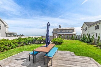 2188 Ocean Blvd in Rye, NH - Foto de edificio - Building Photo