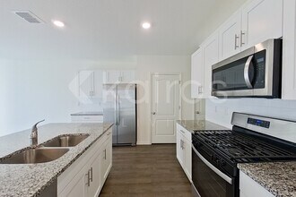 32032 Katelin Cir in Leesburg, FL - Foto de edificio - Building Photo