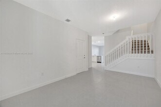 2813 SE 25th Ave in Homestead, FL - Foto de edificio - Building Photo