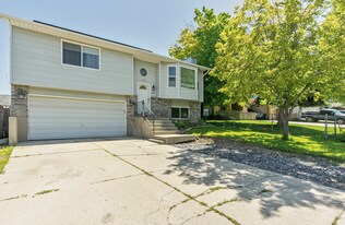 5491 W Saguaro Dr in West Jordan, UT - Building Photo