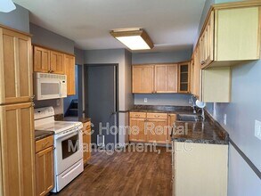 1519 NE Englewood Rd in Kansas City, MO - Building Photo - Building Photo