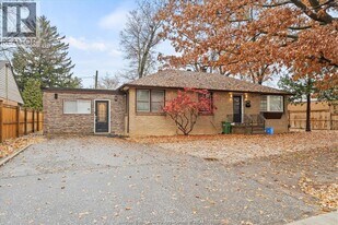 432 Cabana Road W in Windsor, ON - Building Photo