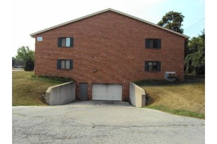 Lincoln Hayes Apartments in West Milwaukee, WI - Building Photo