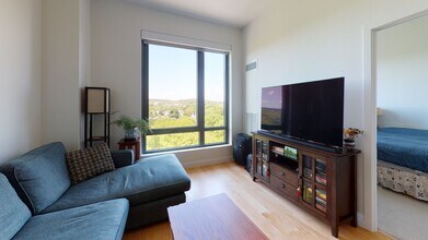 80 Fenwood Rd, Unit 1011 in Boston, MA - Building Photo - Building Photo