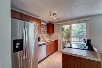 Gorgeous Fishers Home in a Sought-After Community in Fishers, IN - Foto de edificio - Building Photo