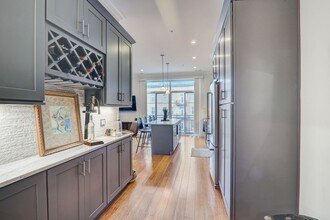 33 South Ashland LLC in Chicago, IL - Building Photo - Interior Photo