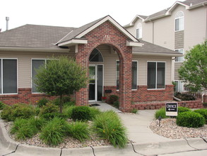 Gateway Park Apartments in Bellevue, NE - Building Photo - Building Photo