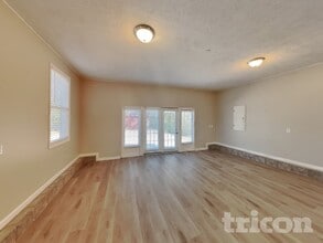 1918 Cross Creek Dr in Murfreesboro, TN - Foto de edificio - Building Photo