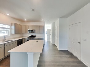 6199 Rhinecliff Dr in Whitestown, IN - Building Photo - Building Photo