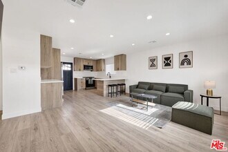 2206 N Brighton St in Burbank, CA - Building Photo - Building Photo