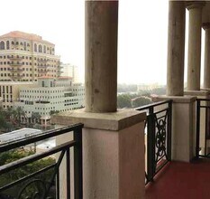 1805 Ponce de Leon-Unit -827 in Coral Gables, FL - Building Photo - Building Photo