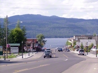 1401 Davis St in Mccall, ID - Foto de edificio