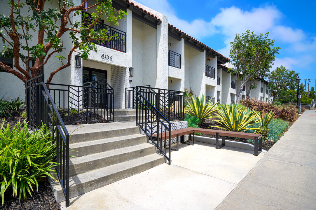 Silverado Apartments in Solana Beach, CA - Building Photo