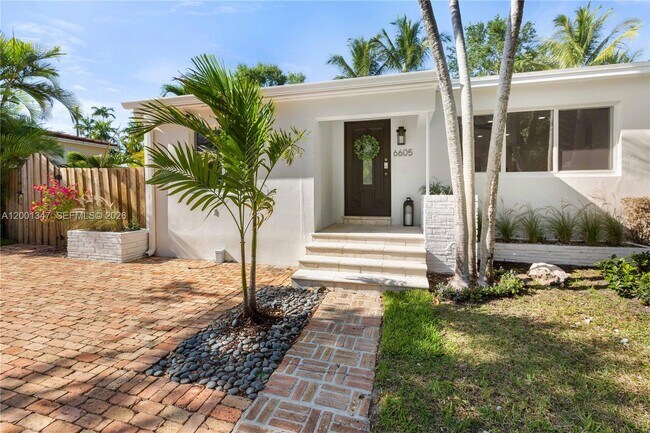 6605 SW 61st St in South Miami, FL - Building Photo - Building Photo