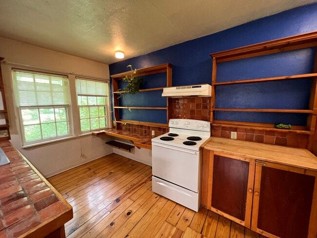 1324 Muscatine Ave in Iowa City, IA - Building Photo - Building Photo