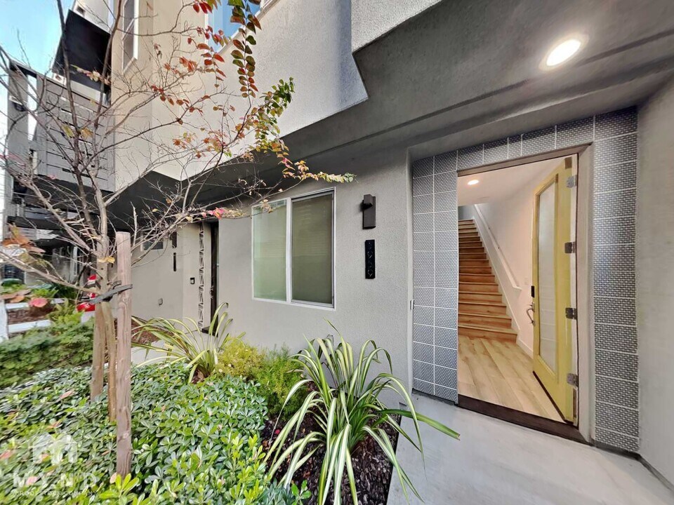 3959 Wattling St, Unit 713 in Oakland, CA - Building Photo