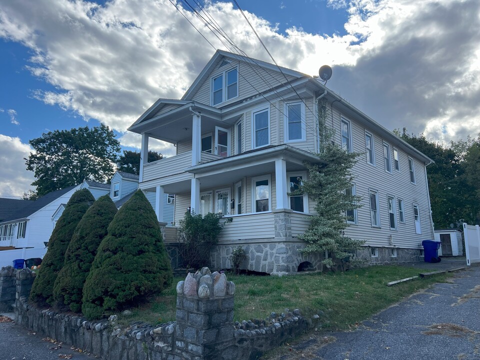 158 Beechwood Ave in Torrington, CT - Building Photo