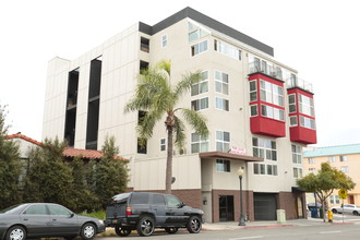 Columbia Lofts in San Diego, CA - Building Photo - Building Photo