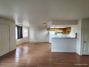 6552 Wilma Ave, Unit 202 in Las Vegas, NV - Building Photo - Building Photo