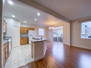 4638 NE Beaumead Ln in Hillsboro, OR - Building Photo - Building Photo