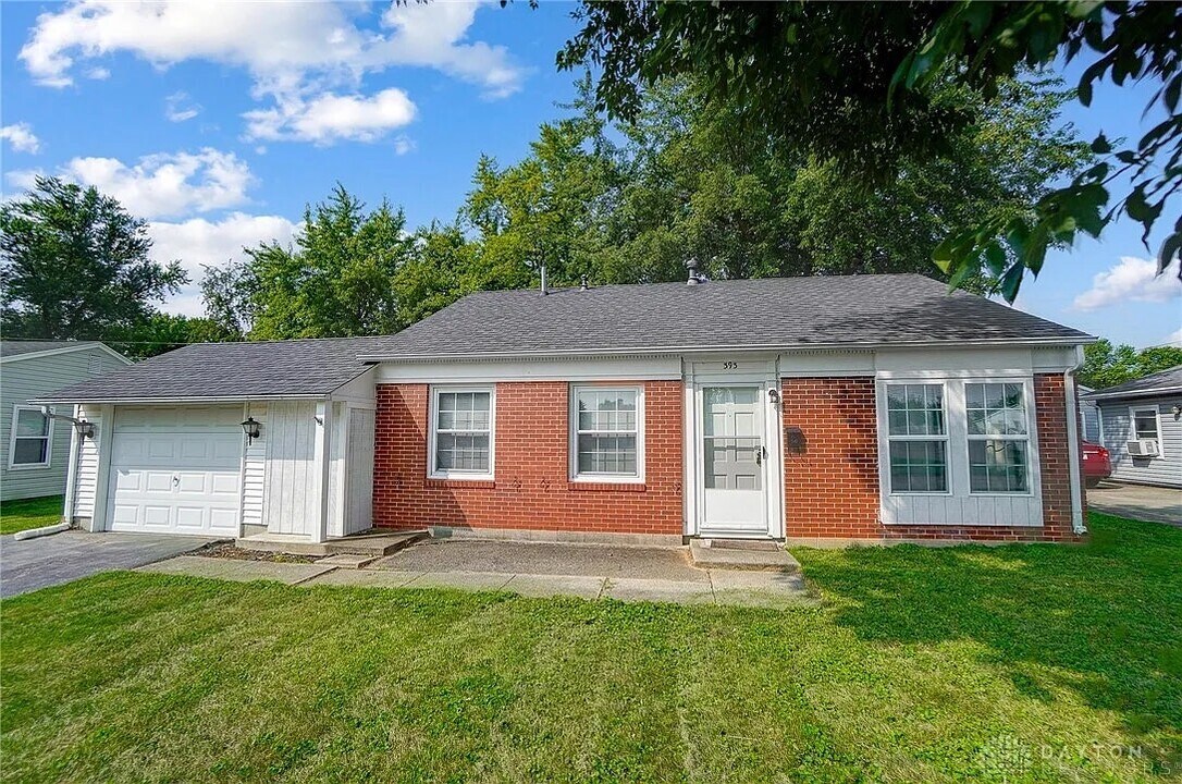 393 Ridgebury Dr in Xenia, OH - Building Photo