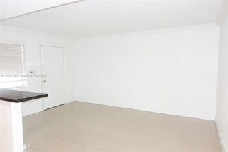 3901 SW 112th Ave, Unit 17 in Miami, FL - Building Photo - Building Photo