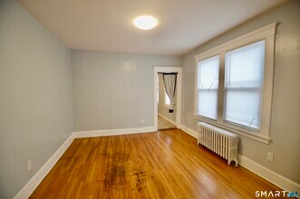 994 Campbell Ave in West Haven, CT - Building Photo - Building Photo