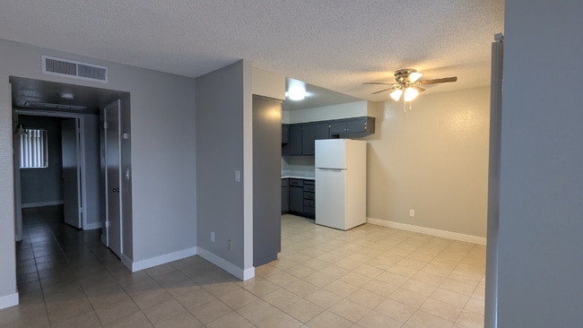 815 N Peach Ave, Unit 210 in Fresno, CA - Building Photo - Building Photo