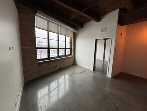 2061 N Southport Ave in Chicago, IL - Building Photo - Building Photo