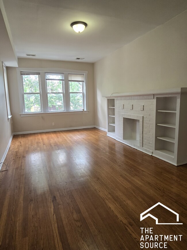 3753 W Sunnyside Ave, Unit 1 in Chicago, IL - Building Photo - Building Photo