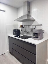 6670 NW 114th Ave in Doral, FL - Foto de edificio - Building Photo