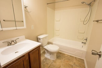 33 Canteberi Ct in Asheville, NC - Building Photo - Building Photo